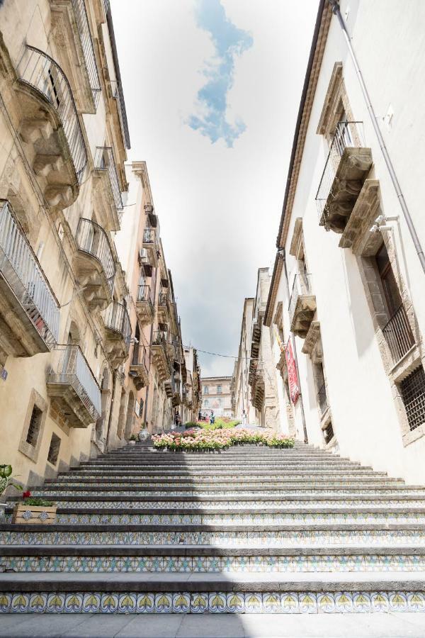 Palazzo Taranto Luxury Rooms Caltagirone Buitenkant foto